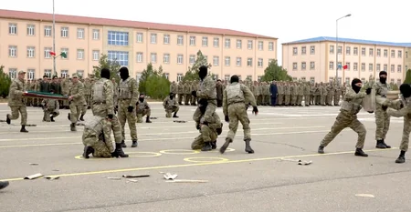 Naxçıvanda gənc əsgərlər xidmət yerlərinə yola salınıblar