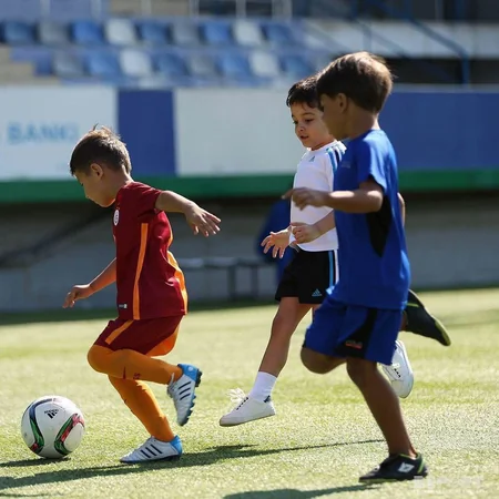 “Qalatasaray”ın 9 yaşlı azərbaycanlı futbolçusu: “Bura böyük uğurlara imza atmaq üçün gəlmişəm” - VİDEO