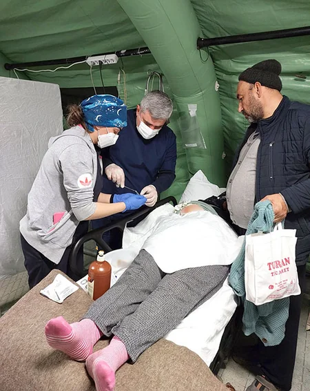 Azərbaycanın hərbi həkimləri Türkiyədə 61 cərrahi əməliyyat keçirib,  419 nəfərə yardım göstərib