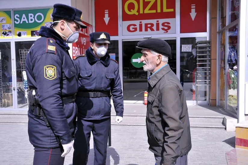 Bakıda polis yaşı 65-dən yuxarı olan şəxsi evinə aparıb
