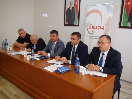 Gəncədəki avtodaşıyıcıların problemləri dinlənilib