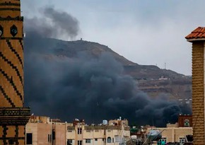 İsrail qırıcıları Sənanın əsas hava limanını bombalayıb