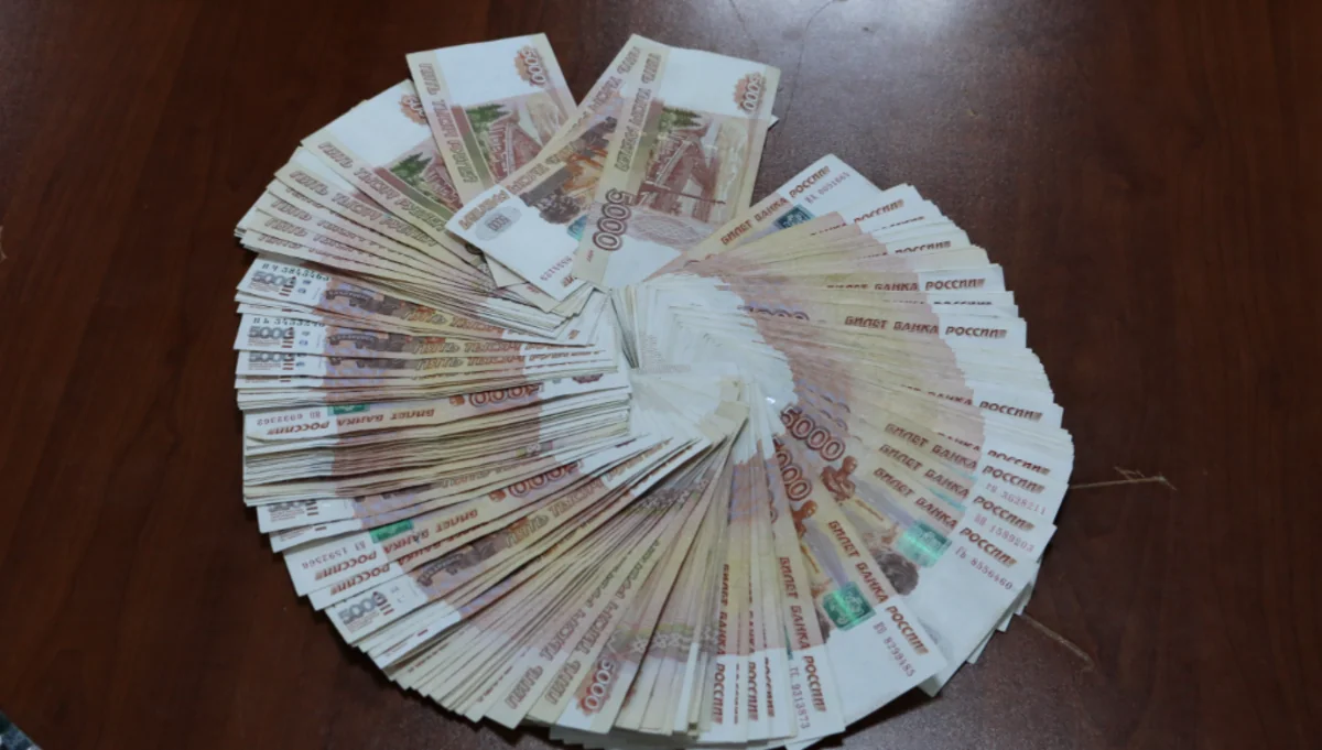 Gömrükçülər Azərbaycandan qanunsuz yolla valyuta çıxarılmasının qarşısını alıb