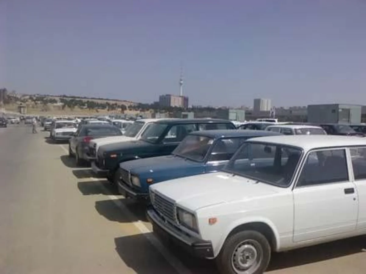 В Азербайджане разработают предложения по ограничению оборота старых автомобилей