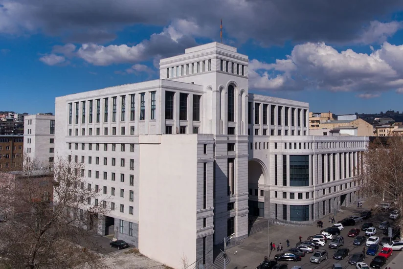 МИД Армении потребовал от издание опровержение о незадекларированных доходах Мирзояна