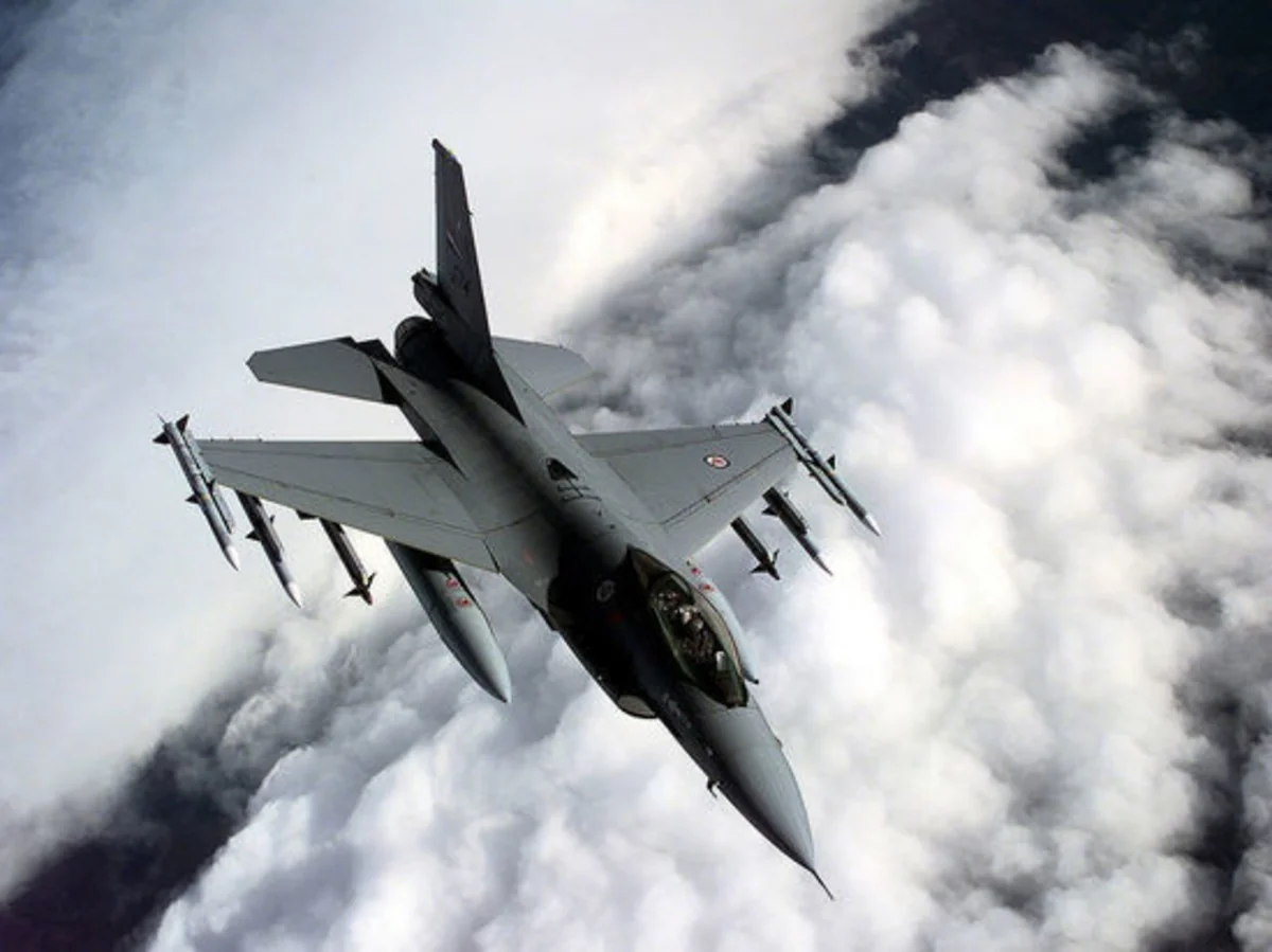 Two US F-16s make emergency landing in Japan