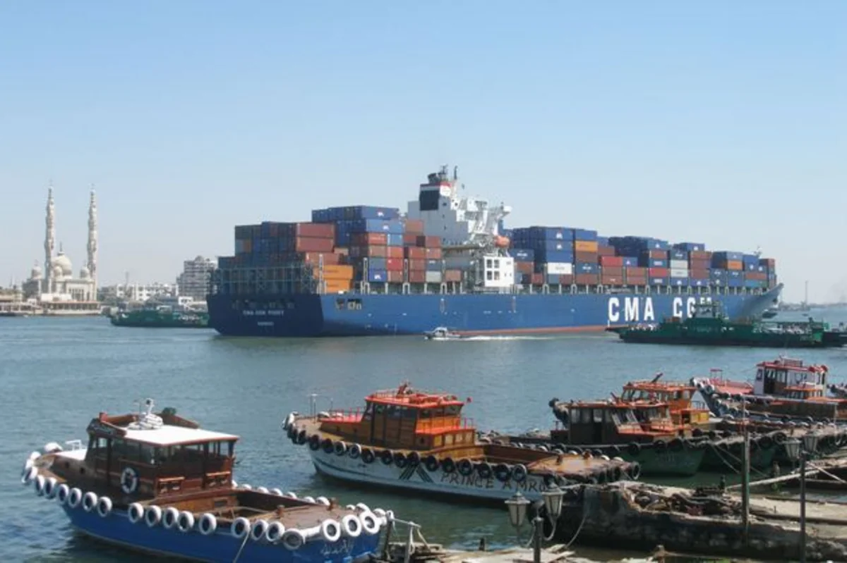 CMA CGM увеличит количество грузовых судов идущих через Суэцкий канал