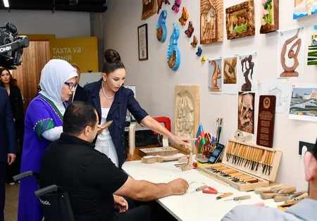 Azərbaycanın və Türkiyənin birinci xanımları Bakıdakı DOST İnklüziv İnkişaf və Yaradıcılıq Mərkəzi ilə tanış olublar - YENİLƏNİB