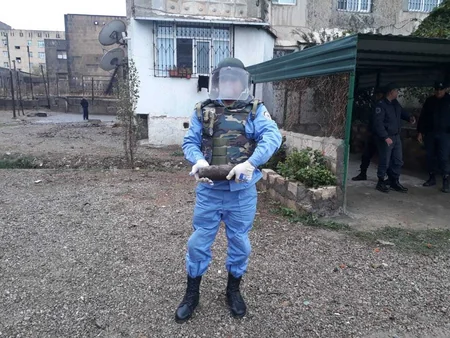 Qaradağda poliklinikanın yaxınlığında top mərmisi tapılıb