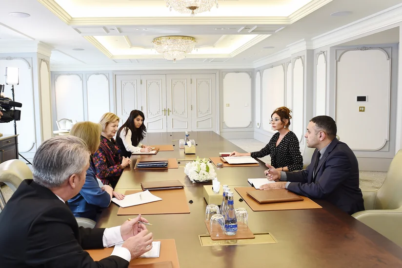 Azərbaycanın Birinci vitse-prezidenti Böyük Britaniya baş nazirinin ticarət elçisi ilə görüşüb