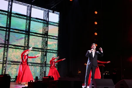 Heydər Əliyev Mərkəzinin parkında Milli Qurtuluş Gününə həsr olunan konsert keçirilib