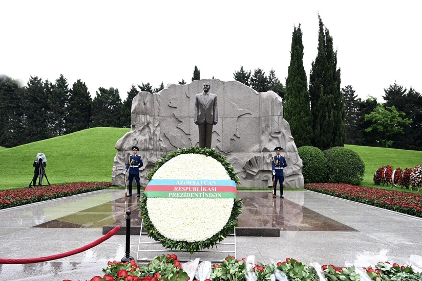 İdman ictimaiyyəti Heydər Əliyevin məzarını ziyarət edib