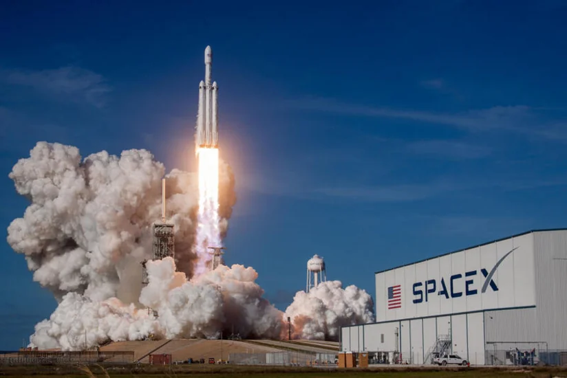 SpaceX запустила ракету-носитель с 55 спутниками сети Starlink