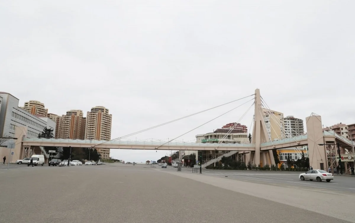 Bakıda yeni yerüstü piyada keçidi açılıb