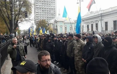При столкновении у Рады пострадали около десяти митингующих - ОБНОВЛЕНО