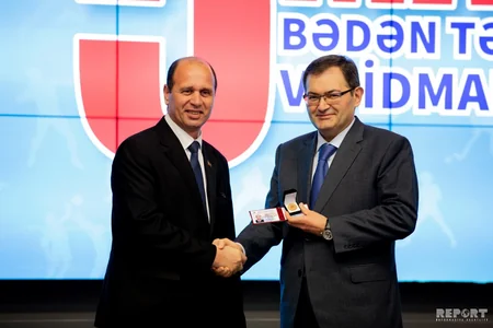 Federasiya prezidentinə əməkdar məşqçi adı verildi - FOTO