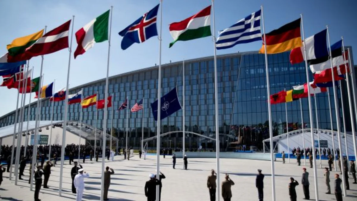 Stoltenberq: NATO KXDR-in raket hücumları zamanı əks-zərbə endirməyə hazırdır