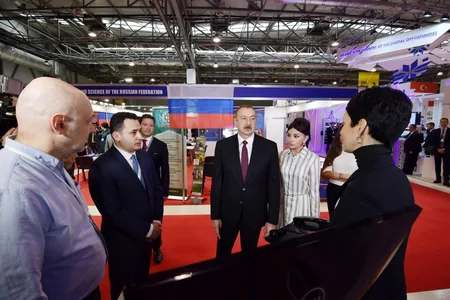 Prezident İlham Əliyev “Bakutel-2019” sərgisi ilə tanış olub - YENİLƏNİB