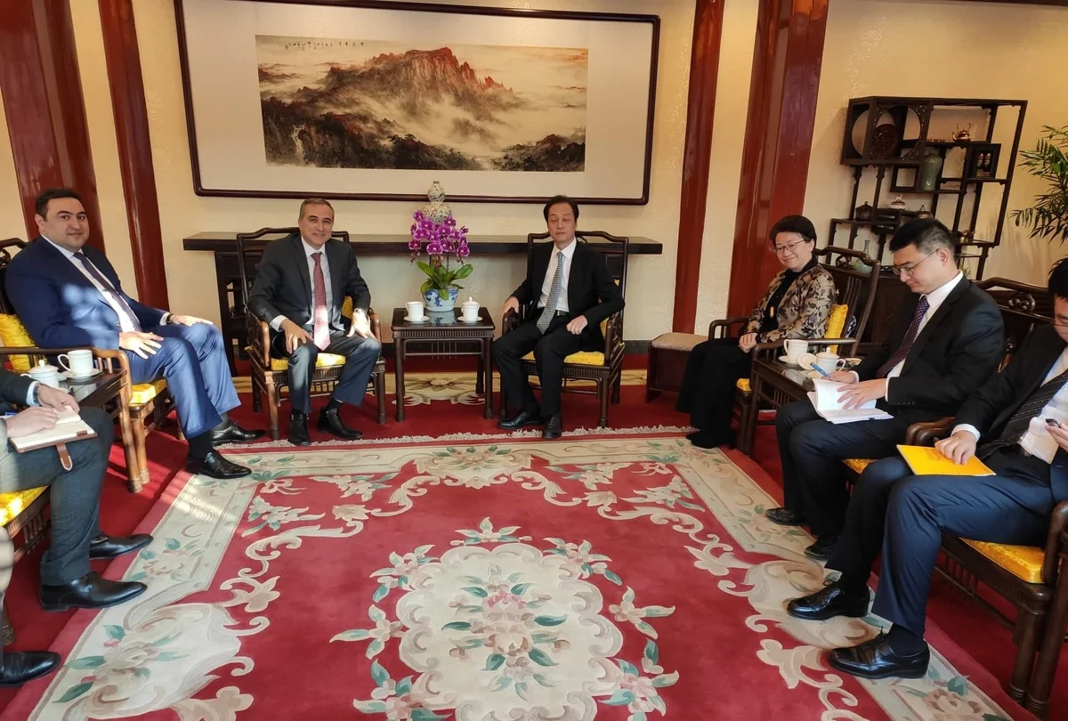 Çində səfərdə olan Fərid Şəfiyev bir sıra görüşlər keçirib