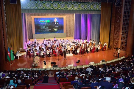 Aşqabadda Heydər Əliyevin 100 illik yubileyi münasibəti ilə konsert keçirilib
