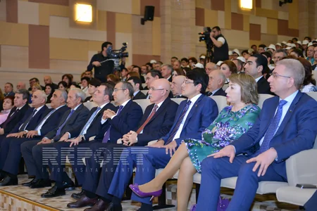 Azərbaycanda məktəblilərin fənn olimpiadasının qalibləri mükafatlandırılıb - FOTO