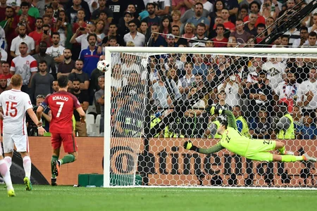 ​AVRO-2016: Avropa çempionatının ilk yarımfinalçısı məlum olub - VİDEO