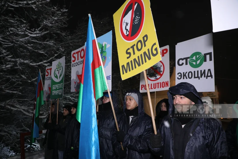 На дороге Ханкенди-Лачын продолжается акция протеста экоактивистов