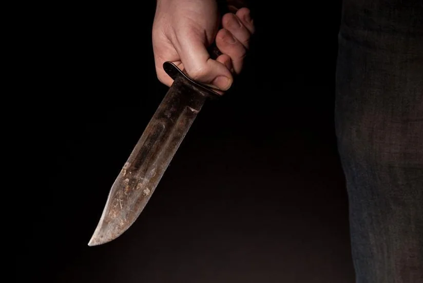 Prokuror Bakıda 20 min dollar borca görə əmisi oğlunu bıçaqlayan alverçiyə cəza istəyib