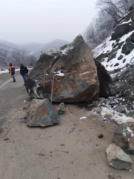 Gəncə-Daşkəsən yoluna qaya parçası düşüb