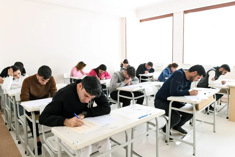 Naxçıvanda xarici dil və dövlət qulluğuna qəbul imtahanlar keçirilib