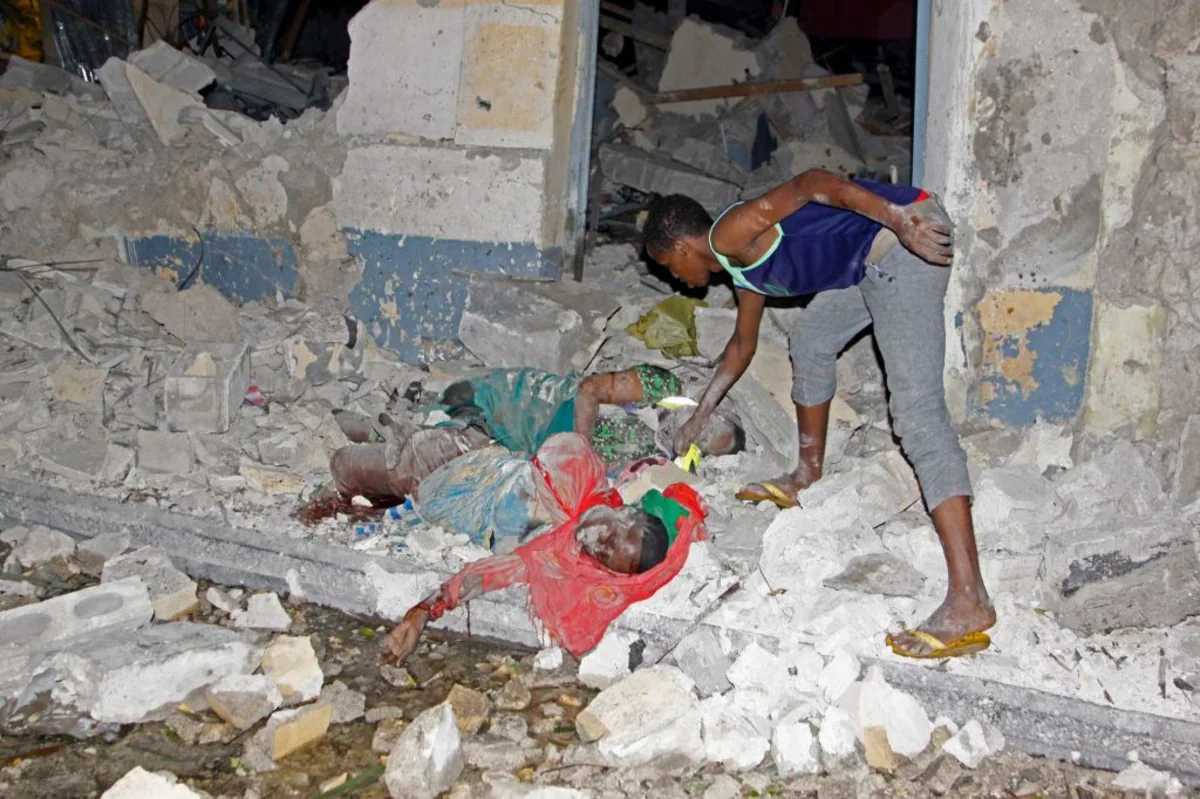 ​14 dead as al-Shabab gunmen attack hotel in Somalia
