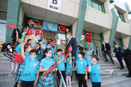 Türkiyənin milli təhsil naziri Bakı Atatürk liseyində olub