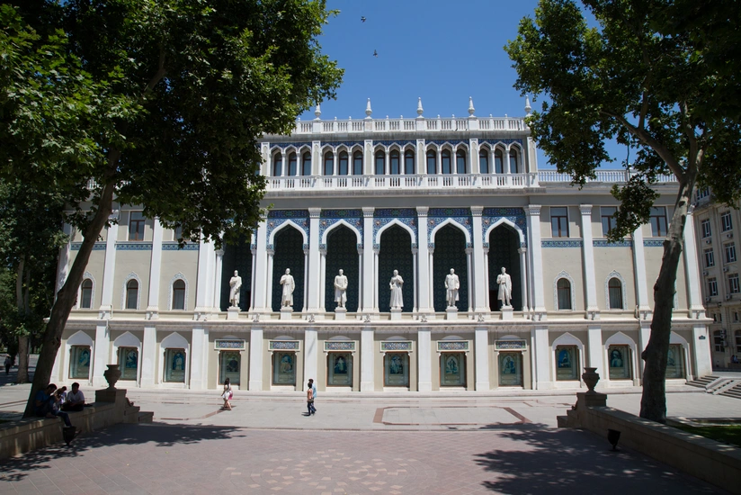 İki instituta və iki muzeyə baş direktorlar seçilib