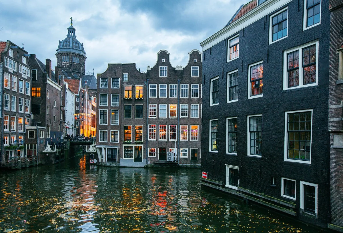 Amsterdam: Explosion hits postal company office