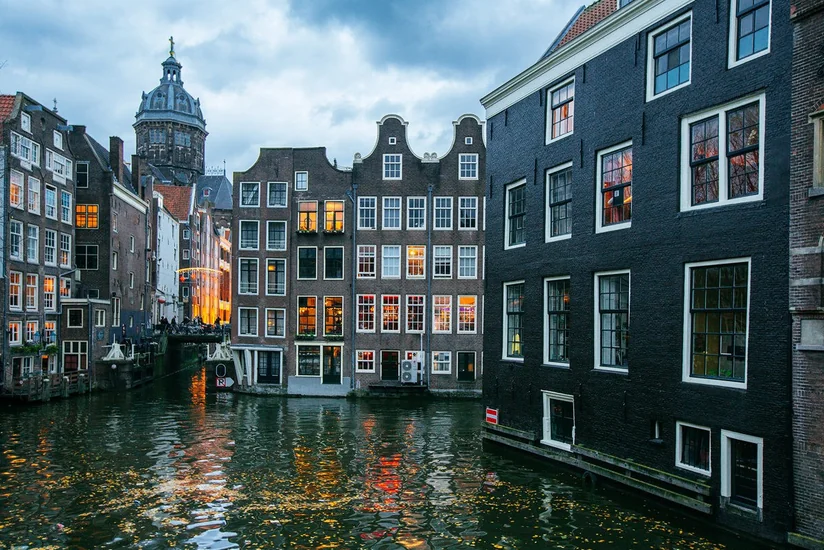 Amsterdam: Explosion hits postal company office