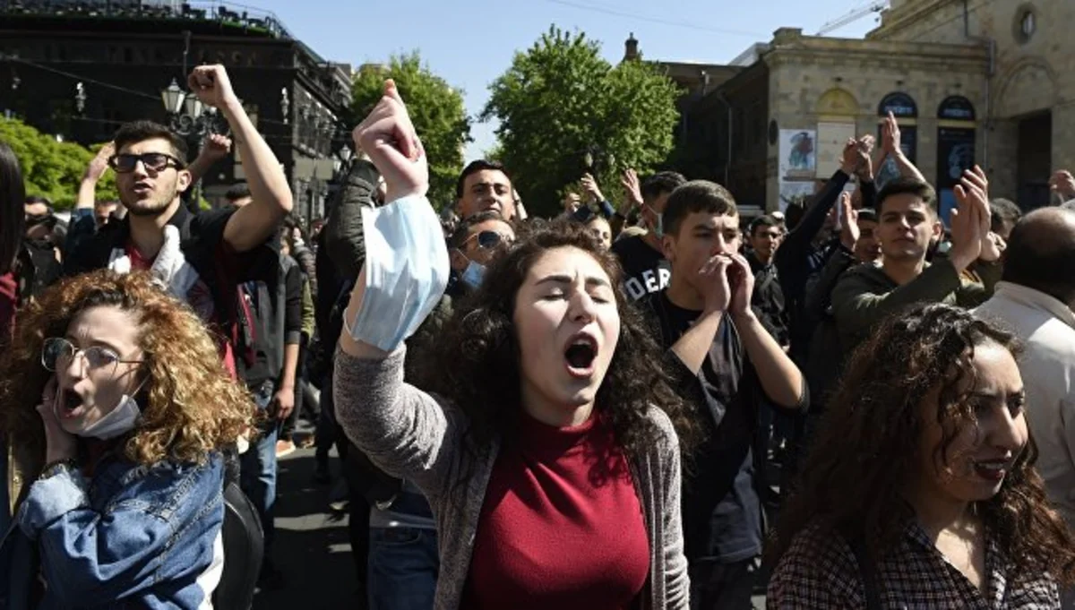 Gümrüdə polislə etirazçılar arasında toqquşma baş verib