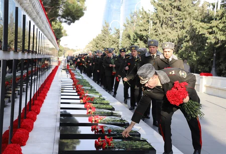 Dövlət Xidmətinin rəhbərliyi Şəhidlər xiyabanını ziyarət edib