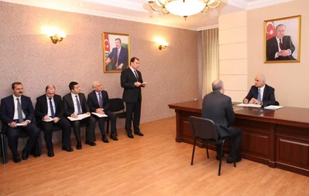 İqtisadiyyat naziri Bərdədə vətəndaşları qəbul edib