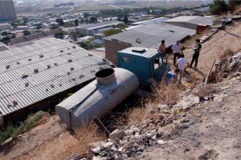 Автомобиль Имишлинского сахарного завода упал в ущелье, один человек ранен