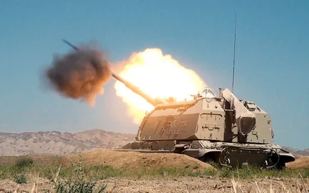 Artillerymen conduct combat firing of Msta-S self-propelled howitzer - VIDEO