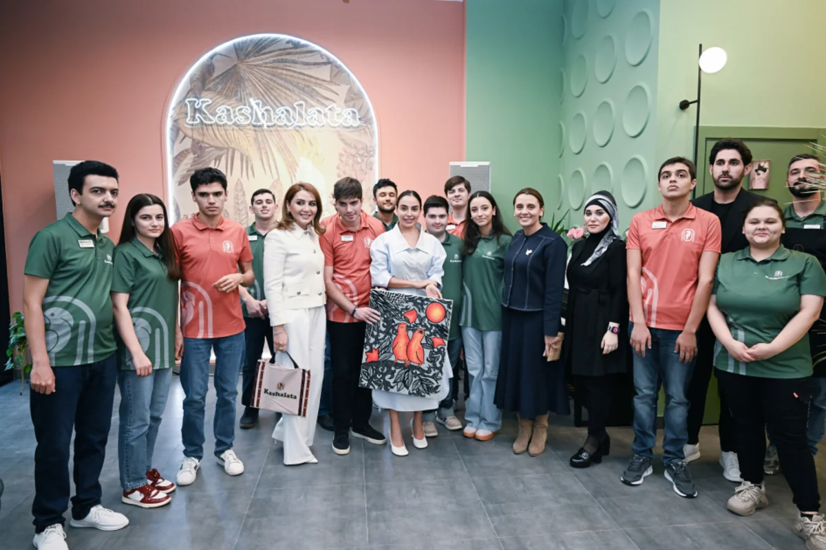 Leyla Əliyeva Bakıda ilk inklüziv iaşə obyektini ziyarət edib