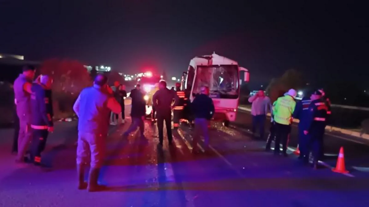 Manisada mikroavtobus qəza törədib, 12 nəfər yaralanıb