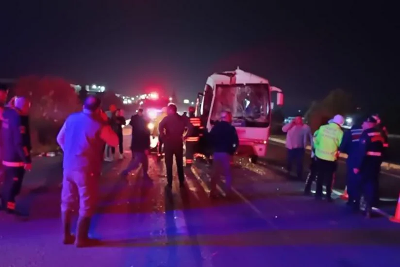 Manisada mikroavtobus qəza törədib, 12 nəfər yaralanıb