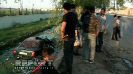 İmişlidə “Mercedes” su kanalına düşüb - FOTO