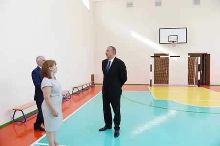 Президент Ильхам Алиев ознакомился с условиями, созданными в новом учебном корпусе школы номер 245 в Баку