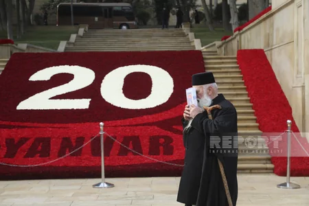 People of Azerbaijan pay tribute to 20 January martyrs - PHOTOS