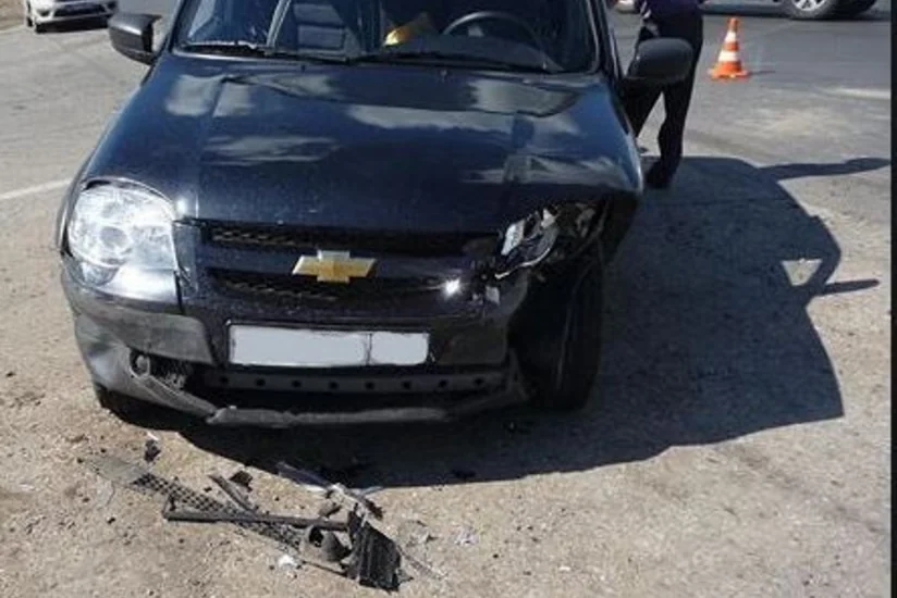 Bakıda minik avtomobili qəzaya uğrayıb, tıxac yaranıb