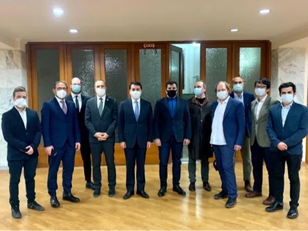 Hikmət Hacıyev xarici jurnalistlərin suallarını cavablandırıb