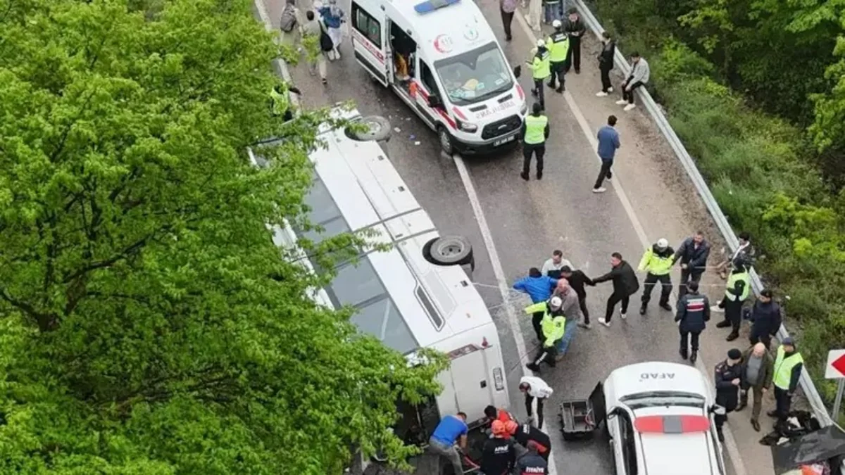 Türkiyədə ağır yol qəzası baş verib, 18 nəfər yaralanıb