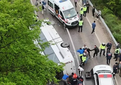 Türkiyədə ağır yol qəzası baş verib, 18 nəfər yaralanıb